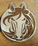 Ароматная подвеска «Лошадь» в коричнево-белом цвете в крафтовой упаковке с мини-брелоком